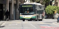 Un autobús de la TUS, a la Via Massagué, l'abril de 2024. Autor: ACN.