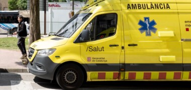 Una ambulàcia del SEM, a les portes del Parc Taulí, en una imatge d'arxiu. Autora: Alba Garcia.